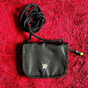 SHERPANI wallet - tons of convenient features for travel,hiking etc 🌟🌟🌟